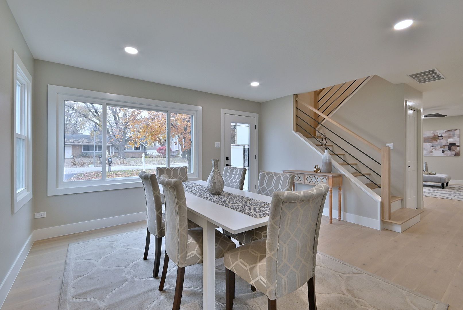 656 W Comstock Avenue, Elmhurst, IL