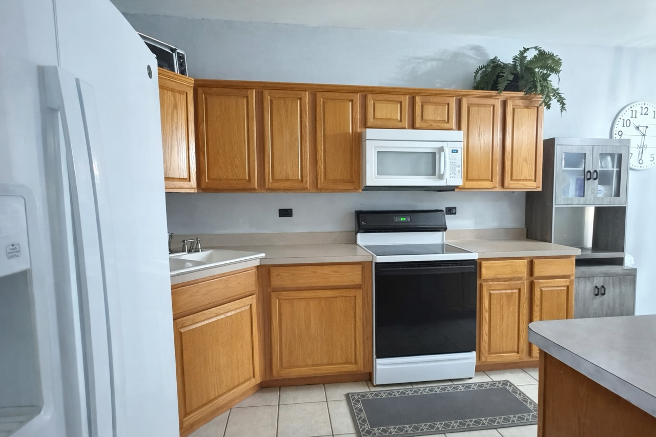 144 Hidden Pond Circle, Aurora, IL