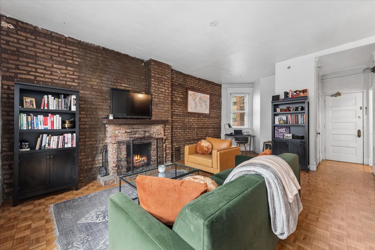 2800 N Pine Grove Avenue #7E, Chicago, IL