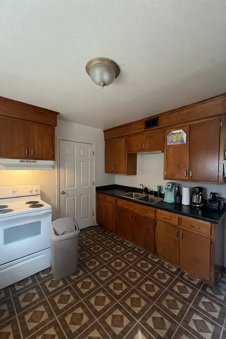 462 Ashland Avenue, Elgin, IL