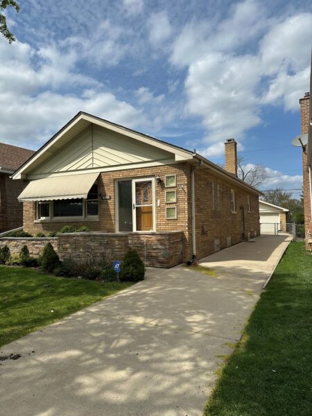 5636 W Sunnyside Avenue, Chicago, IL