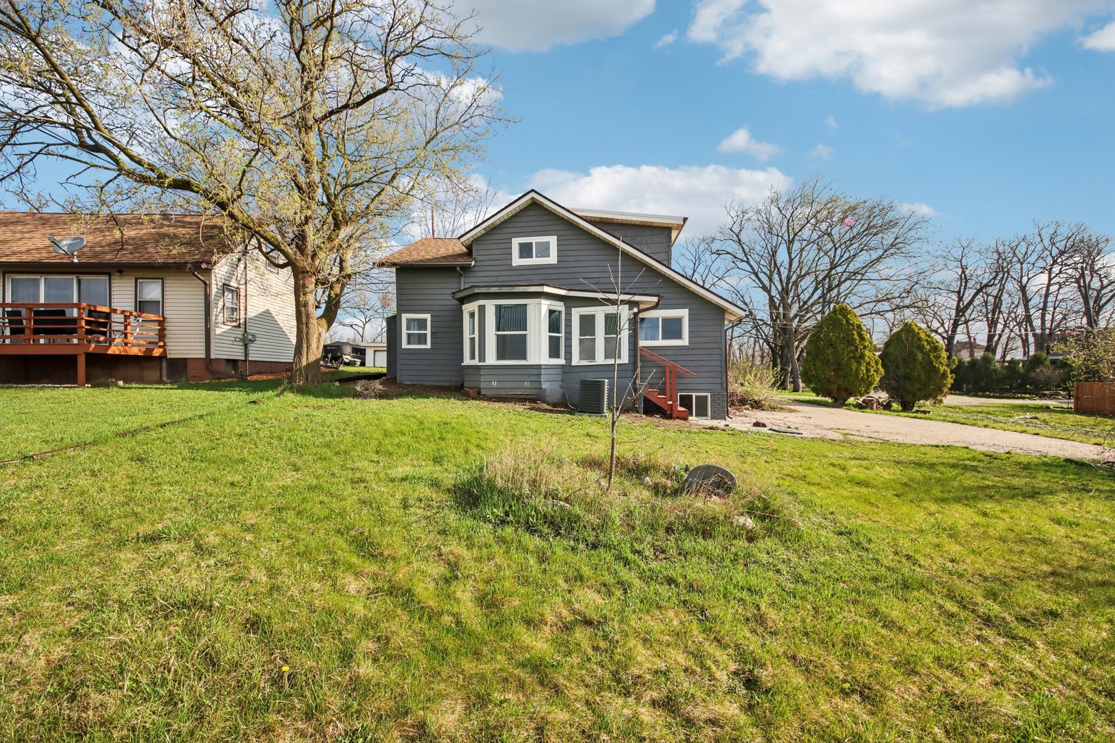 42319 N Woodbine Avenue, Antioch, IL