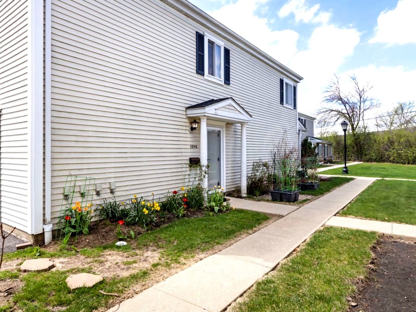 1240 Cove Drive #221D, Prospect Heights, IL