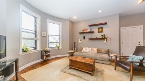 561 W BRIAR Place #206, Chicago, IL