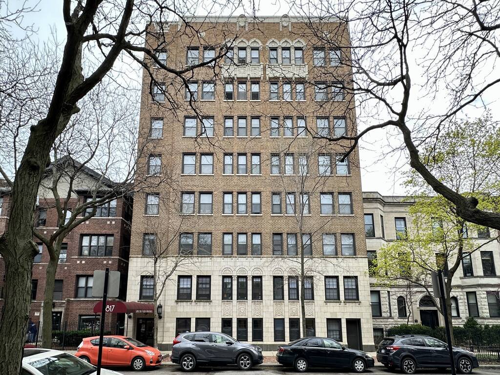 817 W Lakeside Place #409, Chicago, IL