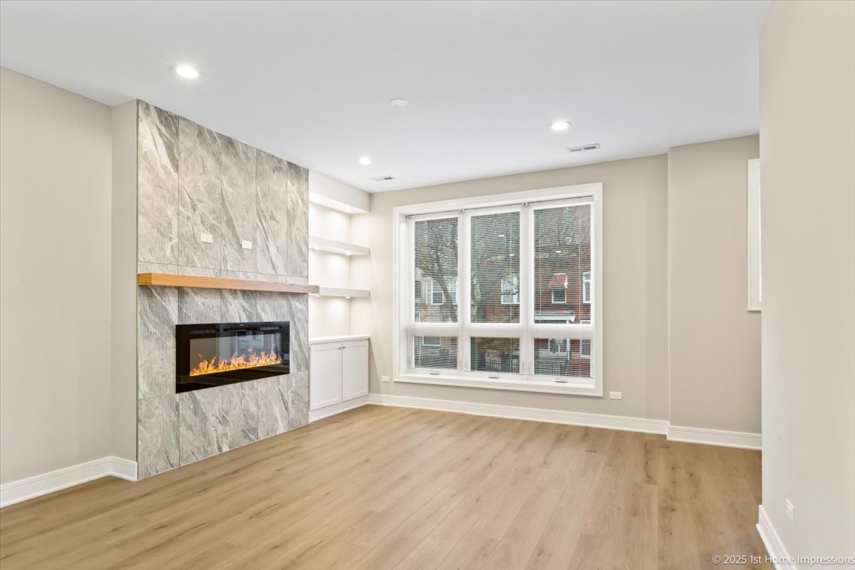 4934 S Champlain Avenue, Chicago, IL