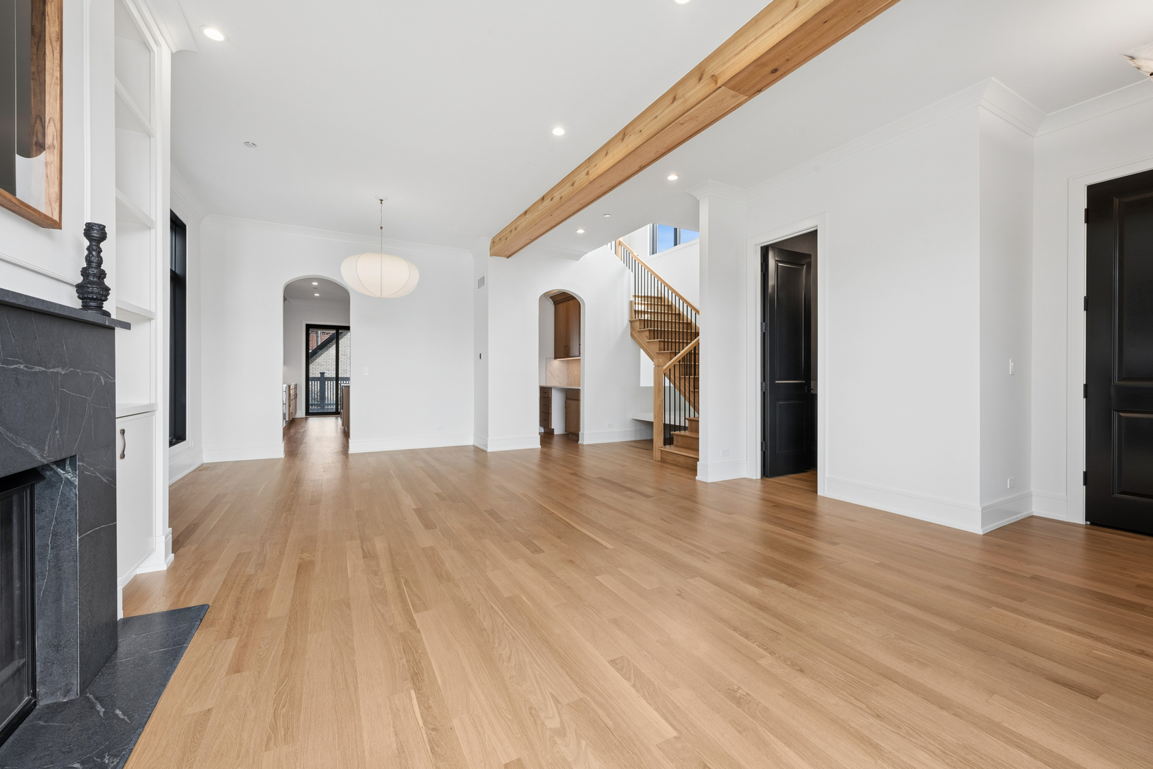 2214 W Oakdale Avenue, Chicago, IL