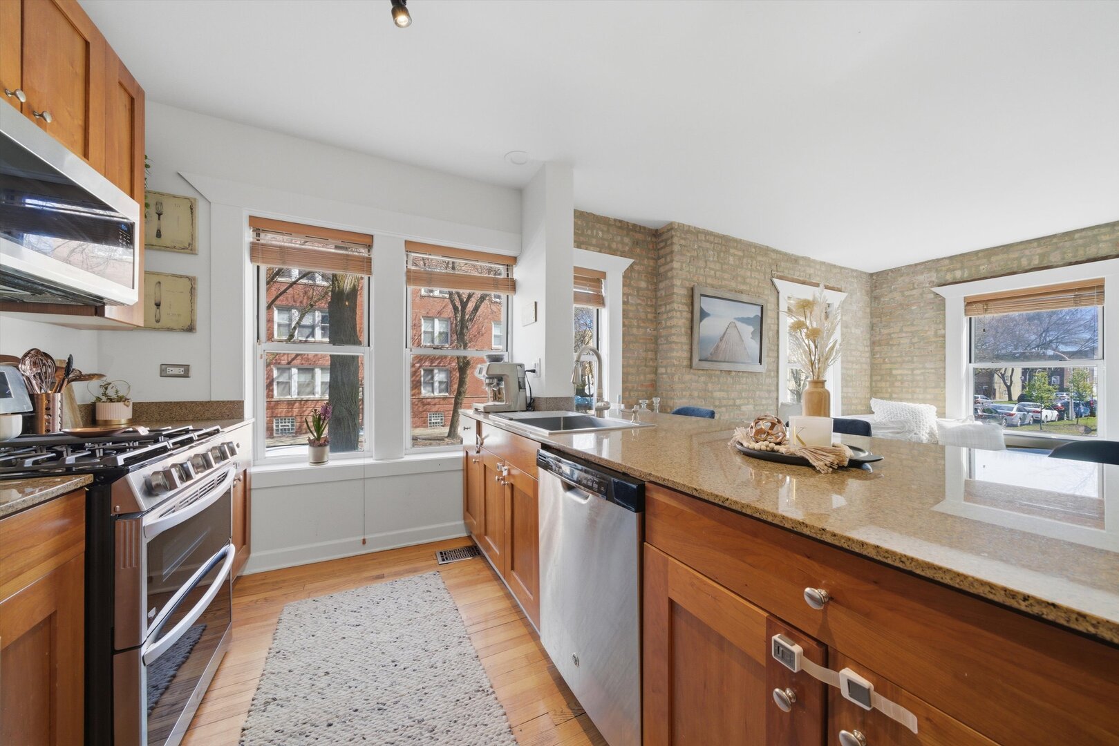 2903 W Cullom Avenue #1, Chicago, IL