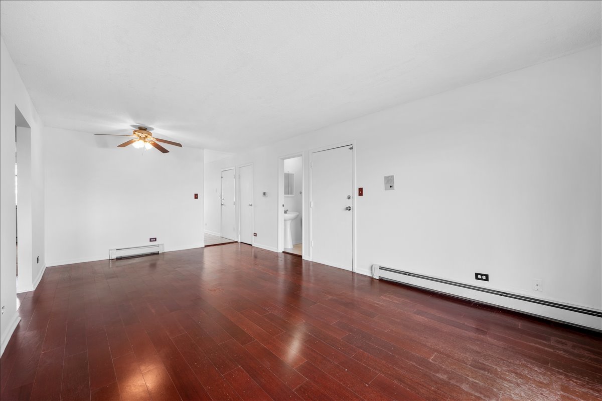 124 Boardwalk Drive #2E, Elk Grove Village, IL