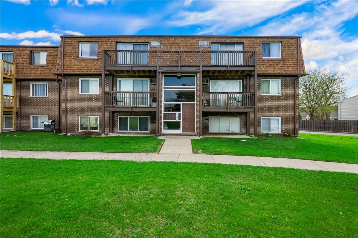 124 Boardwalk Drive #2E, Elk Grove Village, IL