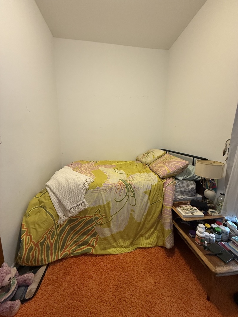 12 W CHESTNUT Street #2, Chicago, IL