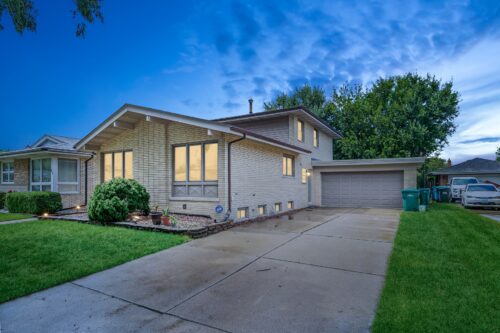 8918 S Francisco Avenue, Evergreen Park, IL