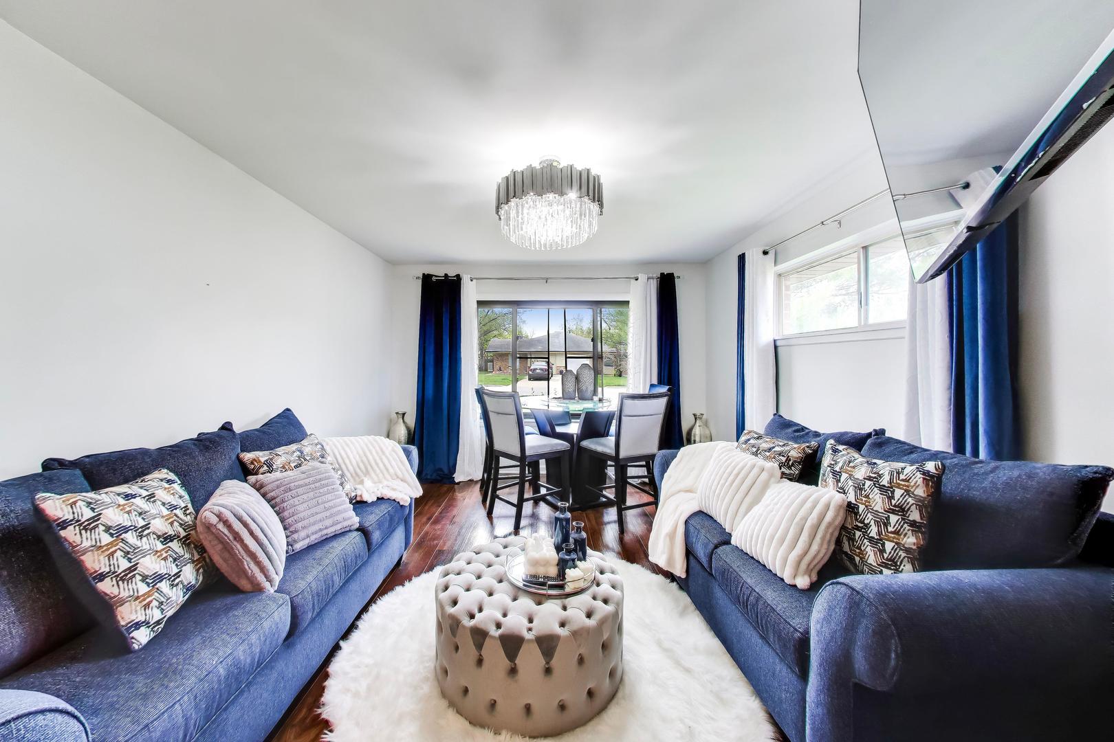 1310 Beverly Lane, Streamwood, IL