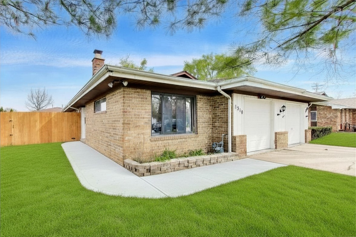 1310 Beverly Lane, Streamwood, IL