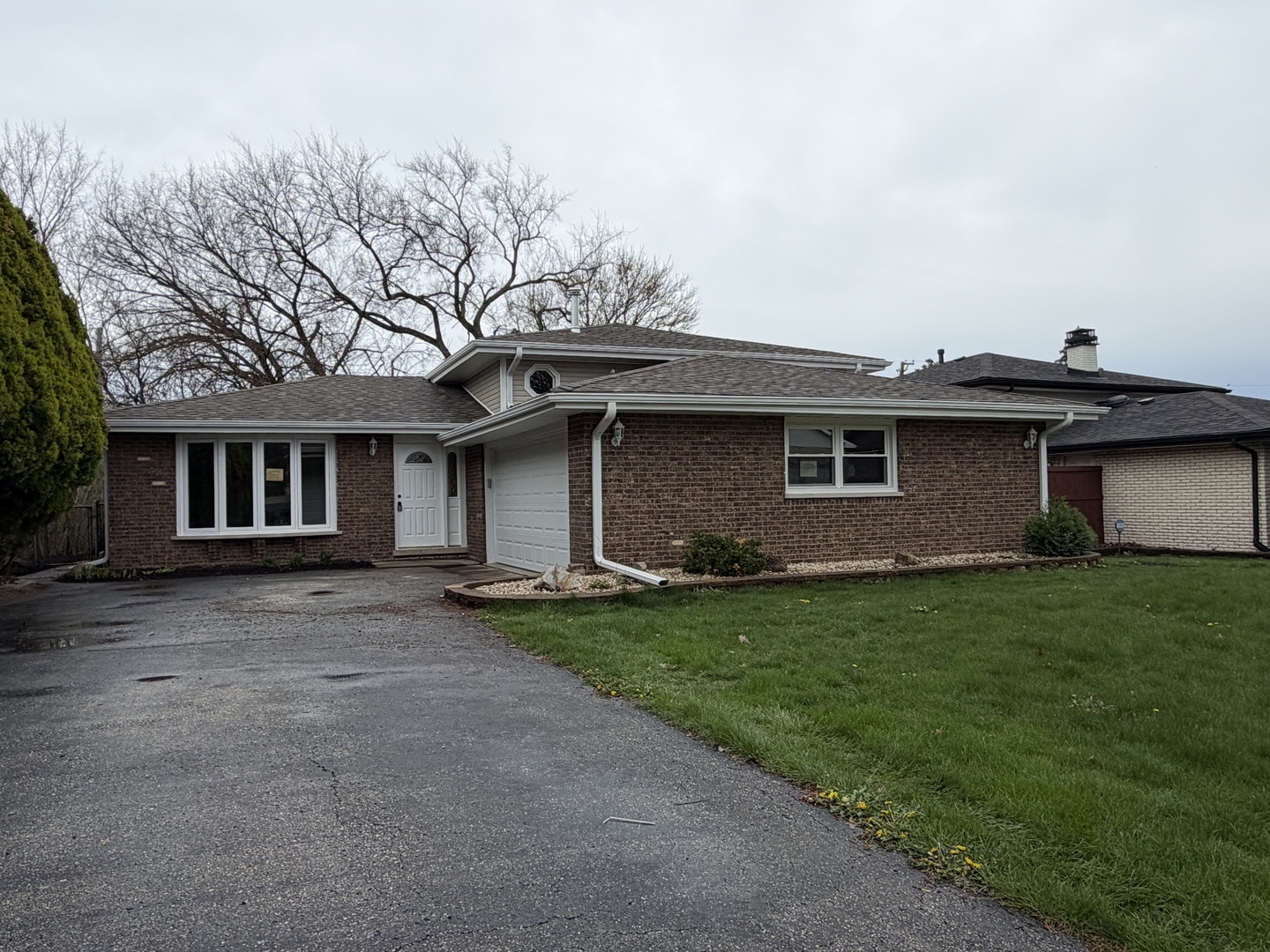 7547 Blazer Avenue, Justice, IL