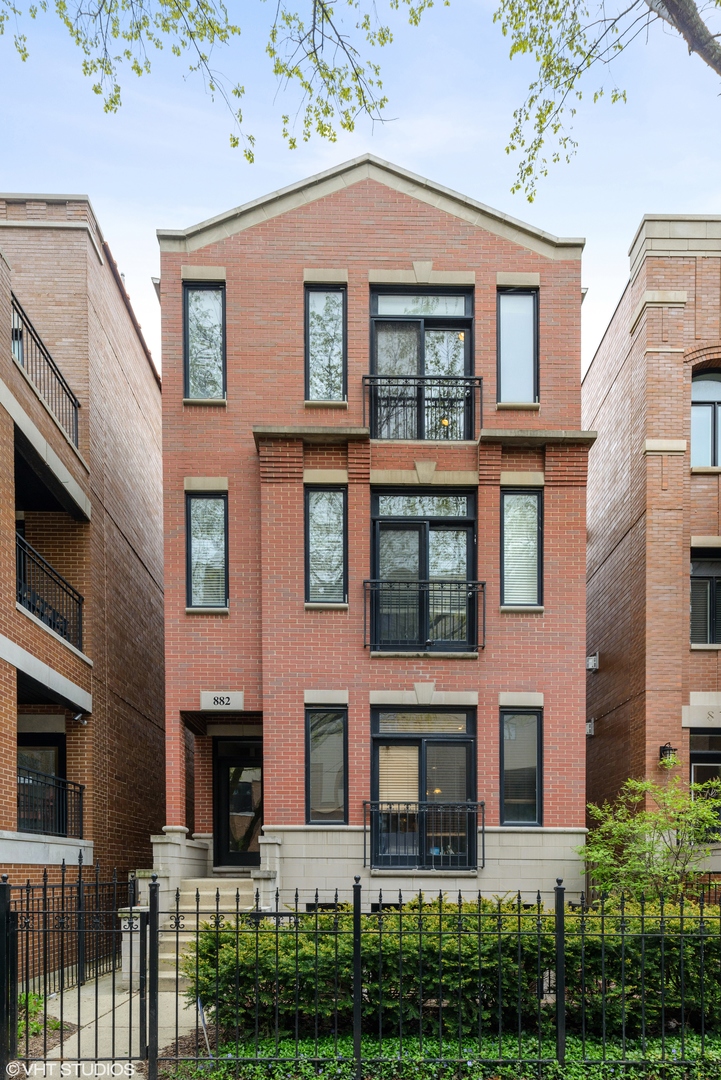 882 W Lill Avenue #1, Chicago, IL