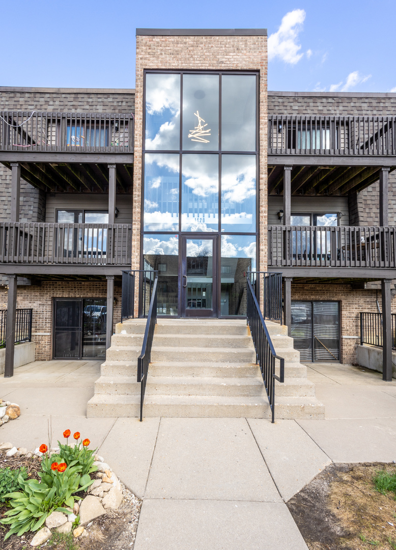 1420 STONEBRIDGE Circle #5N, Wheaton, IL