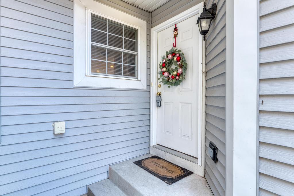 1679 W Ethans Glen Drive, Palatine, IL