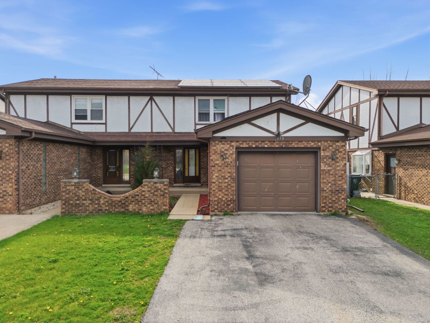 1038 S Hunt Club Drive, Mount Prospect, IL