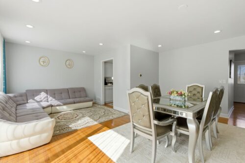 1038 S Hunt Club Drive, Mount Prospect, IL