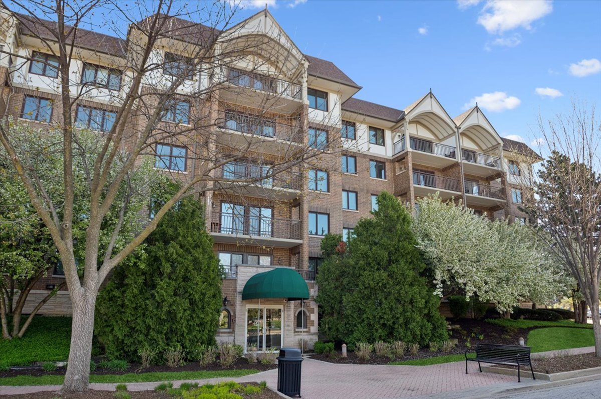 15 S Pine Street #604A, Mount Prospect, IL