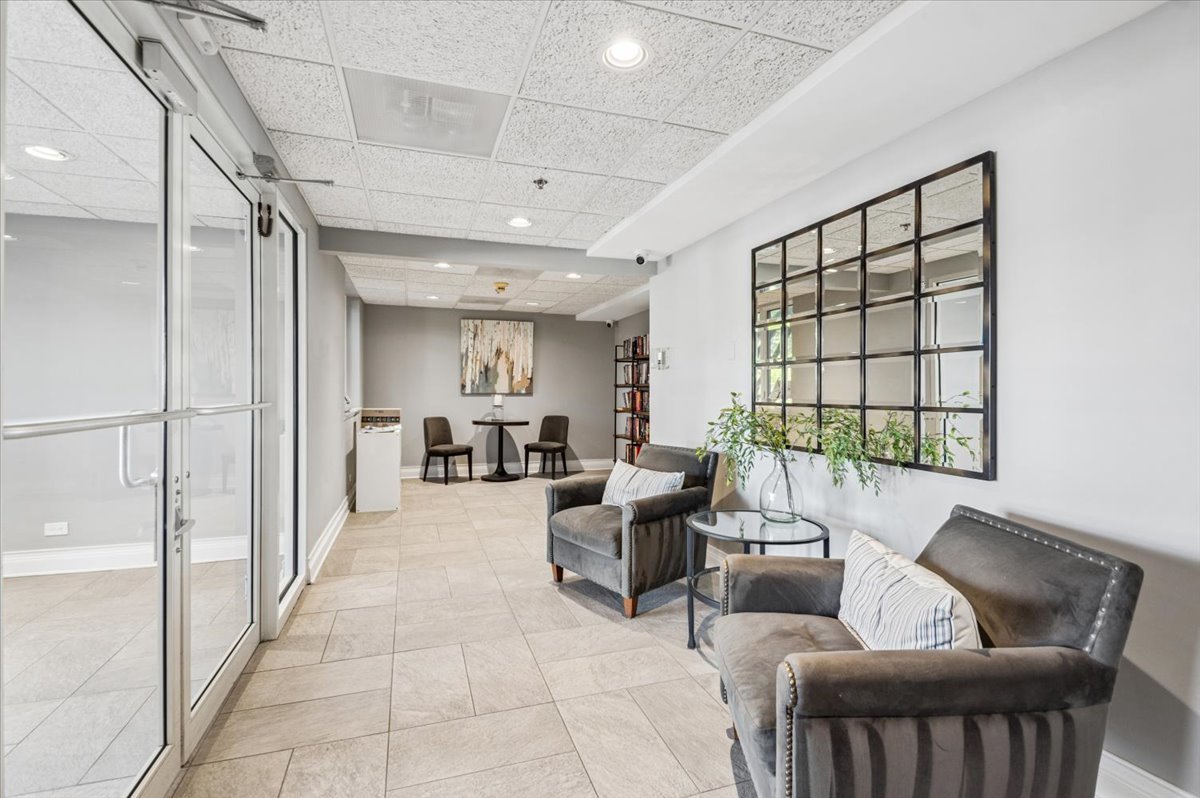 15 S Pine Street #604A, Mount Prospect, IL