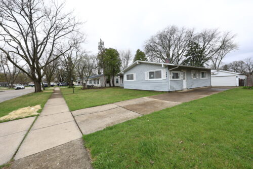 704 LINCOLNWOOD Drive, Streamwood, IL