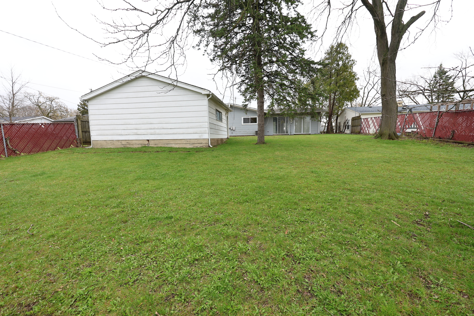 704 LINCOLNWOOD Drive, Streamwood, IL