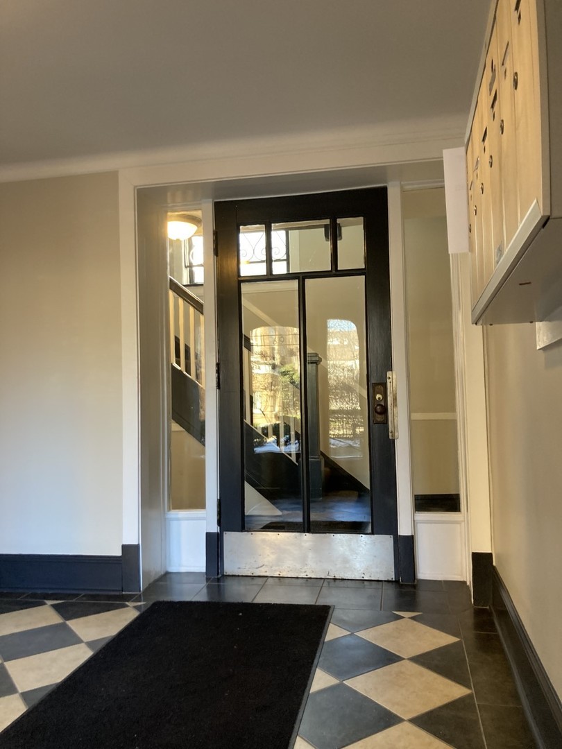 619 Washington Boulevard #2W, Oak Park, IL