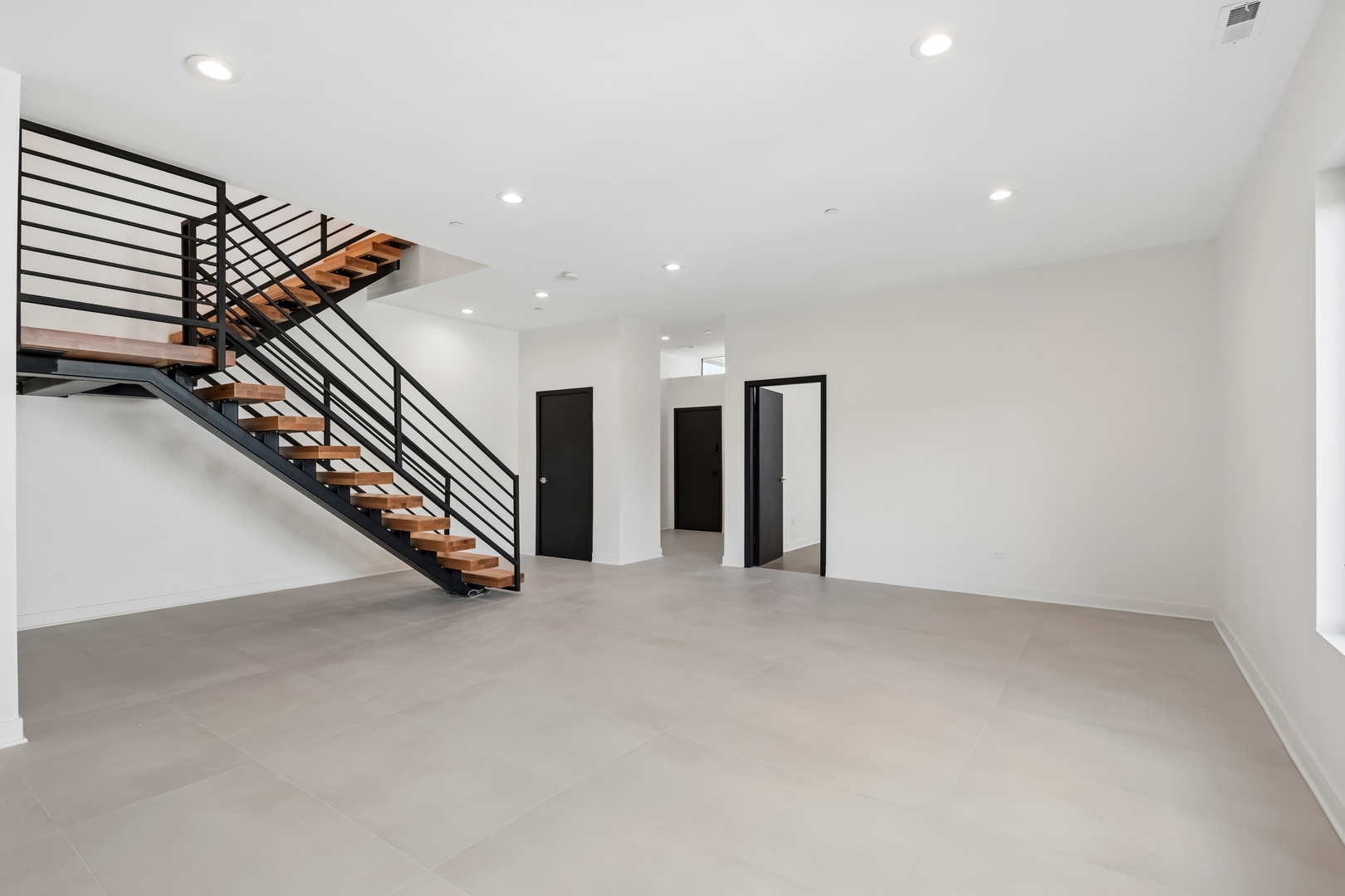8735 Narragansett Avenue, Morton Grove, IL