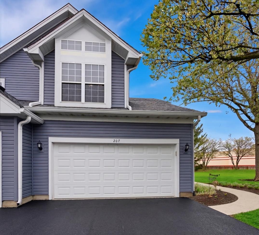 207 Canterbury Court, Oswego, IL