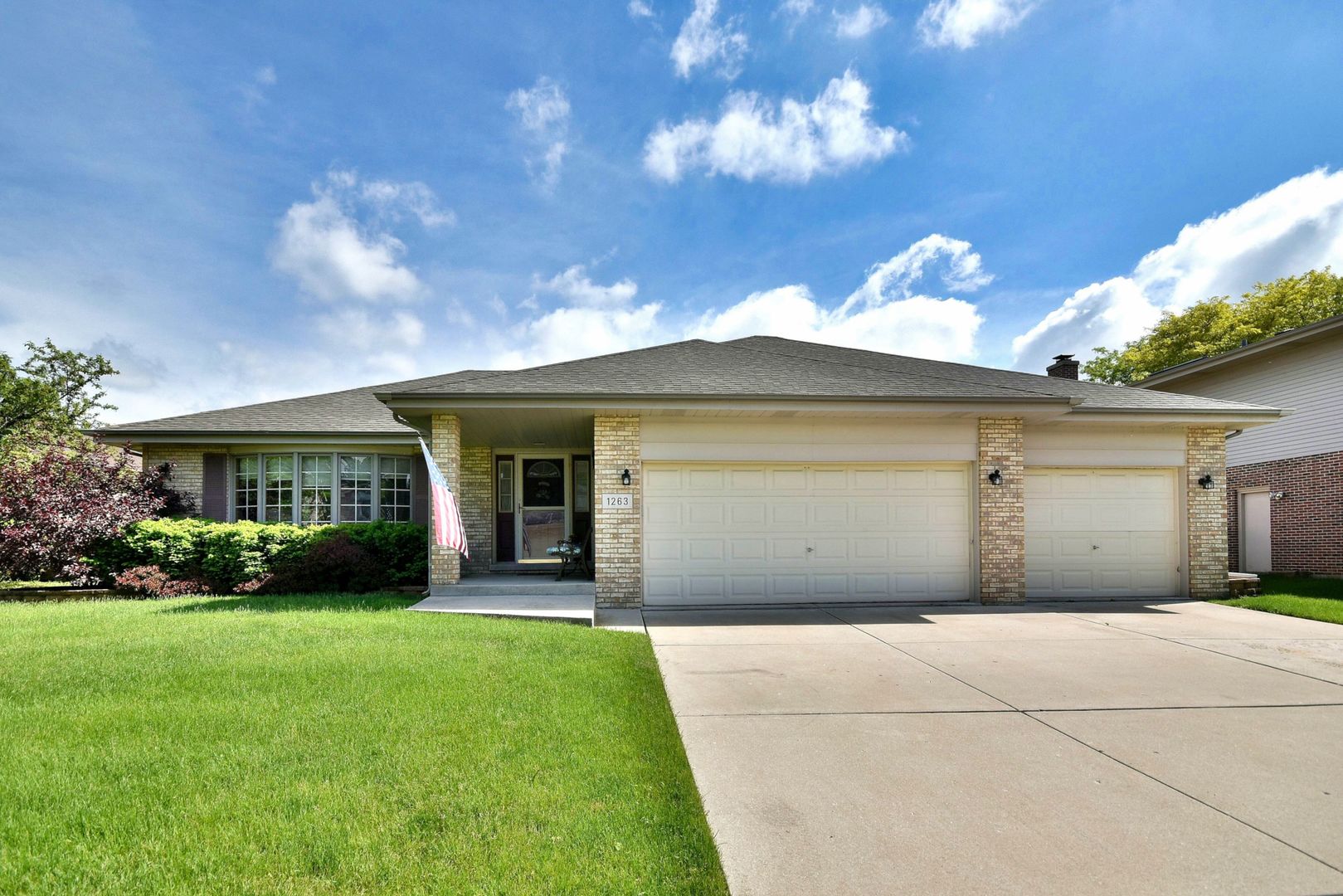 1263 Harleyford Road, Woodridge, IL