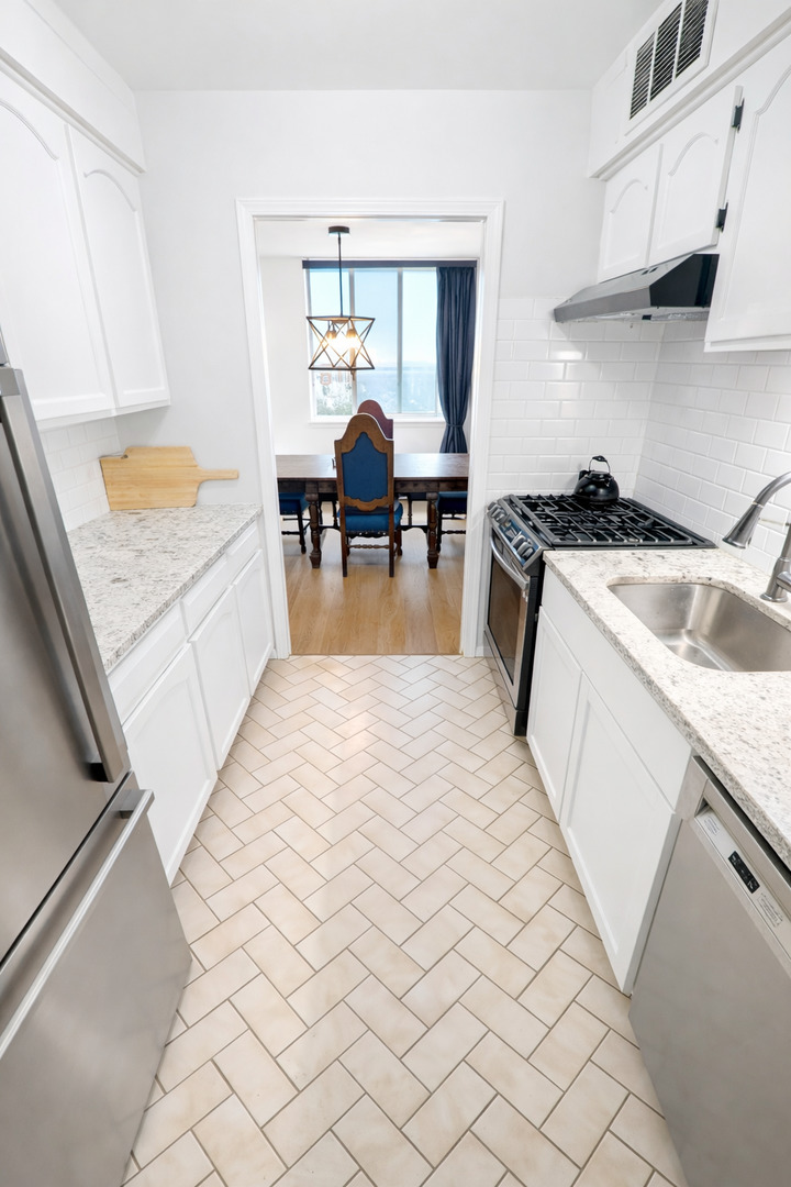 40 N Tower Road #6G, Oak Brook, IL