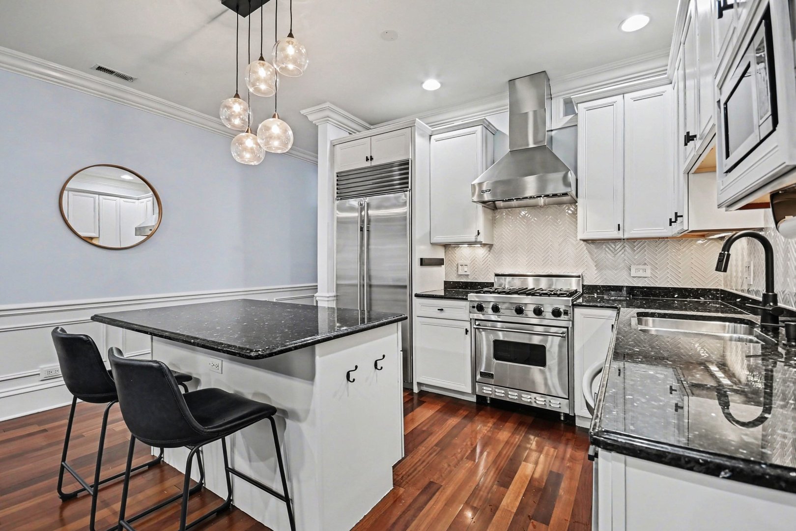 2222 W Belmont Avenue #202, Chicago, IL