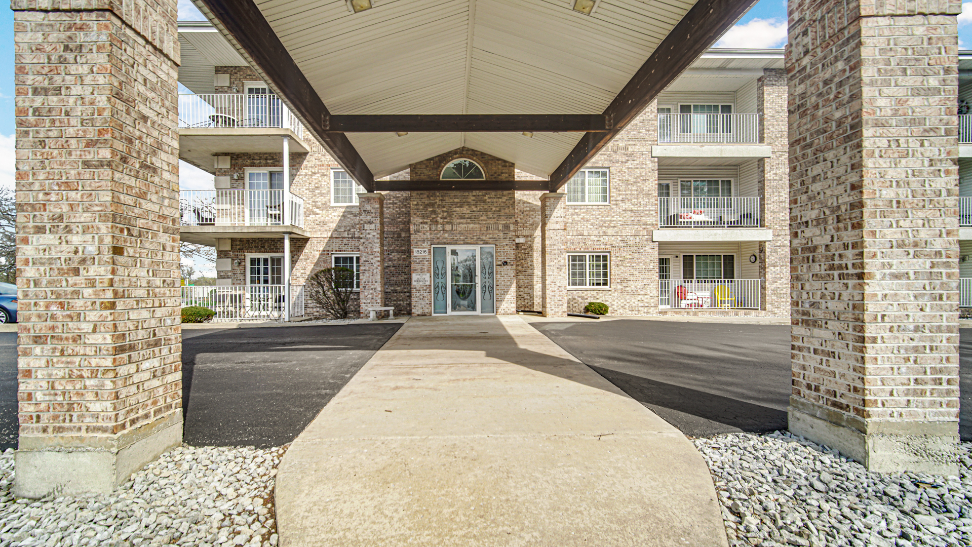 18216 Lange Street #2E, Lansing, IL