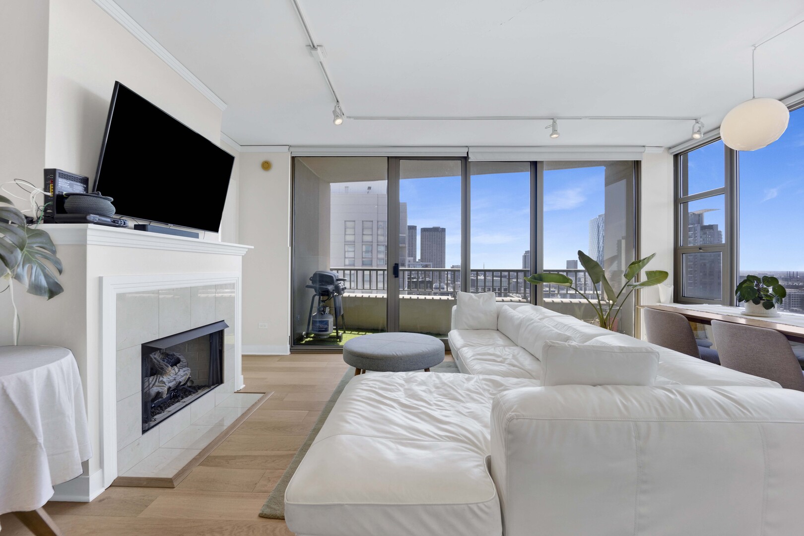 200 N Jefferson Street #2301, Chicago, IL