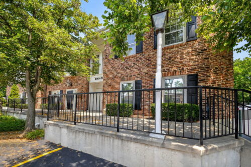 610 W Roosevelt Road #D2, Wheaton, IL