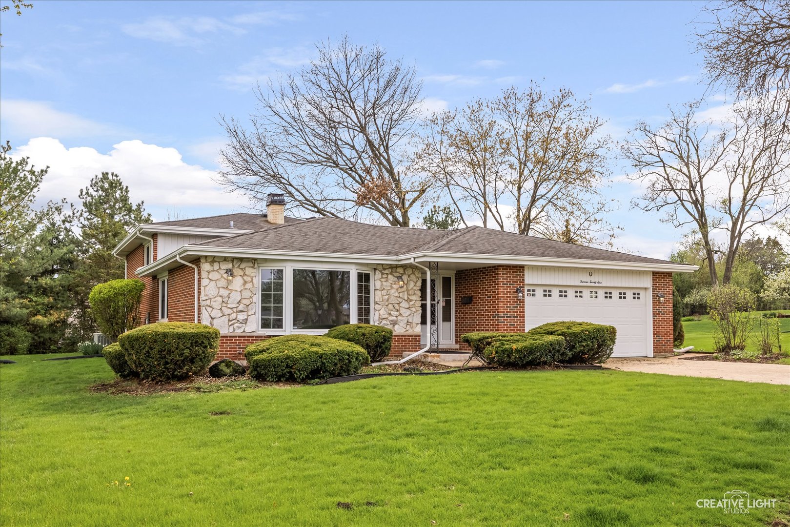 1321 Iroquois Lane, Darien, IL