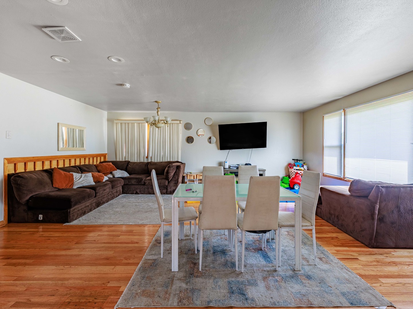 7832 Lamon Avenue, Burbank, IL