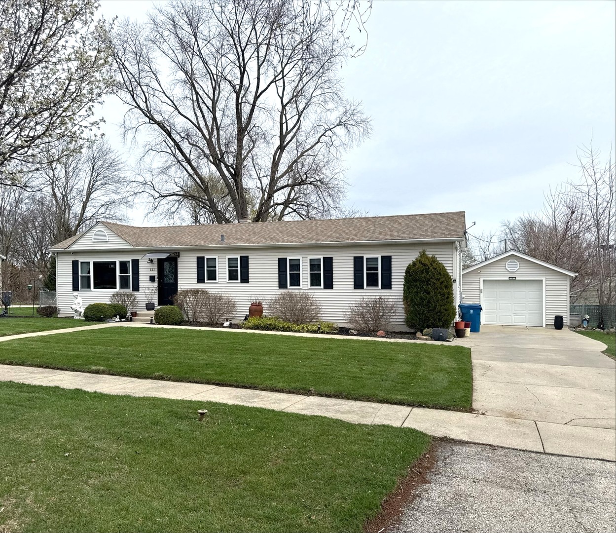 121 N Marion Avenue, Bartlett, IL