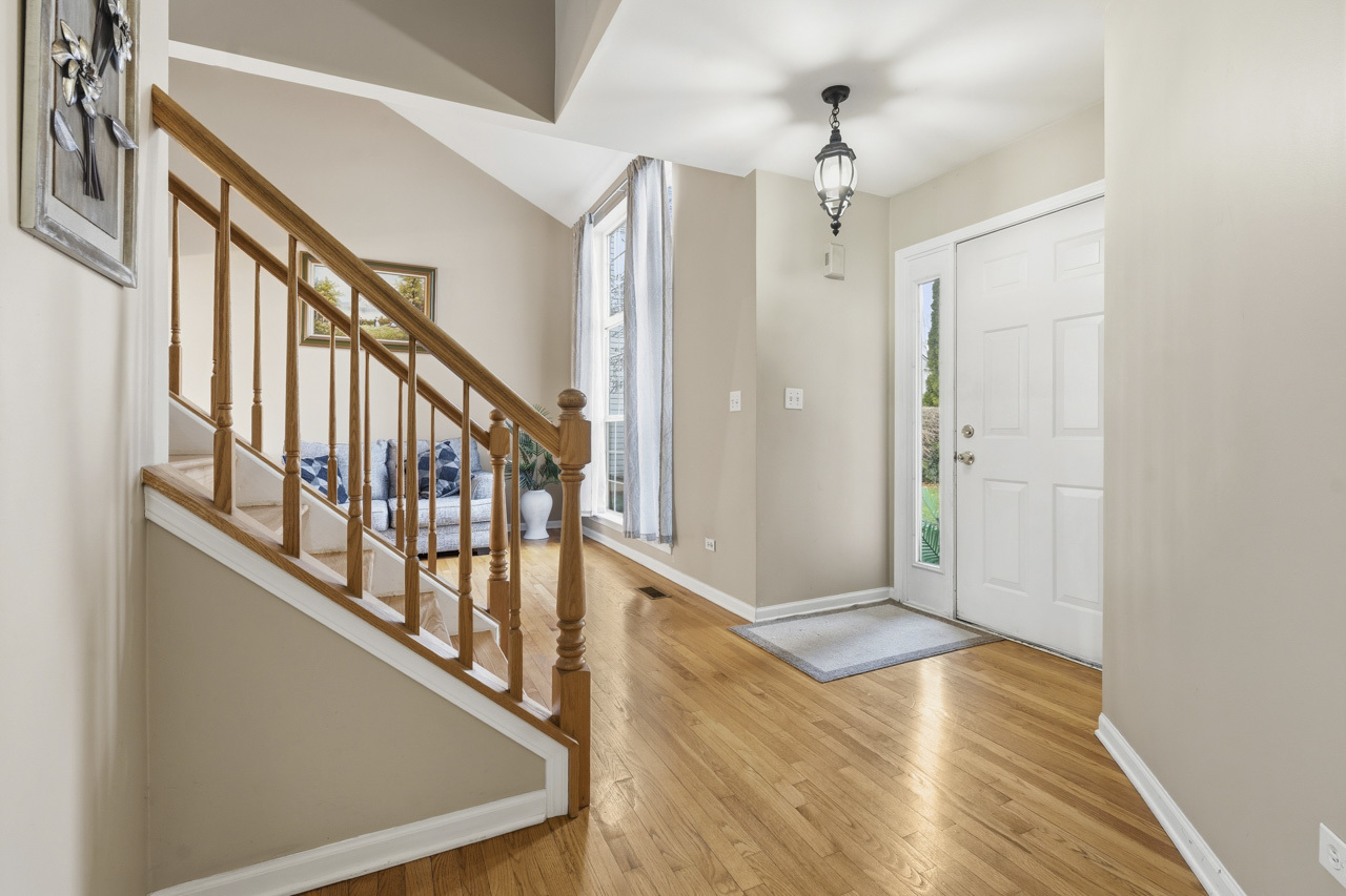 138 Emerald Drive, Streamwood, IL