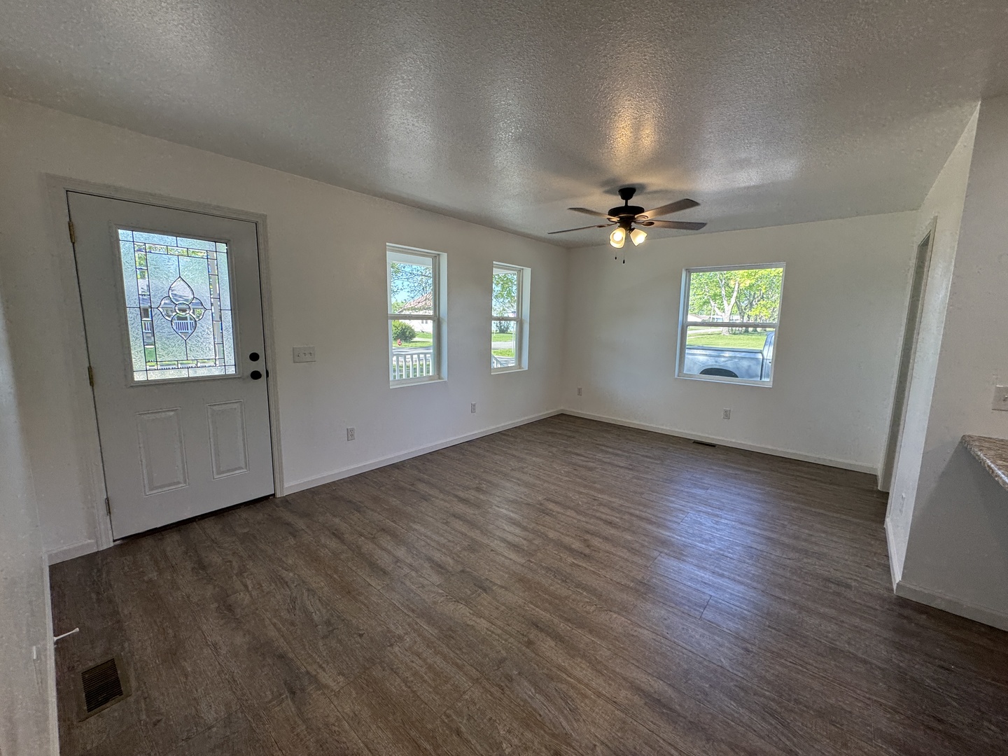 750 W 3rd Street, Flora, IL