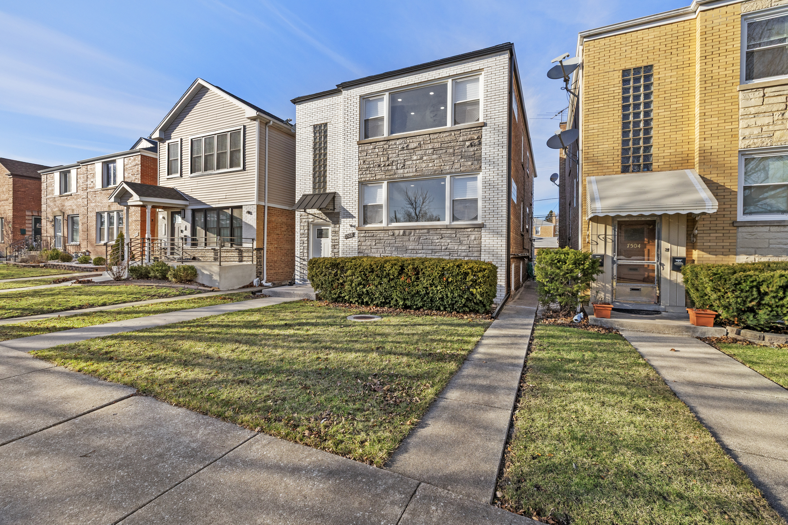 7508 W Devon Avenue, Chicago, IL