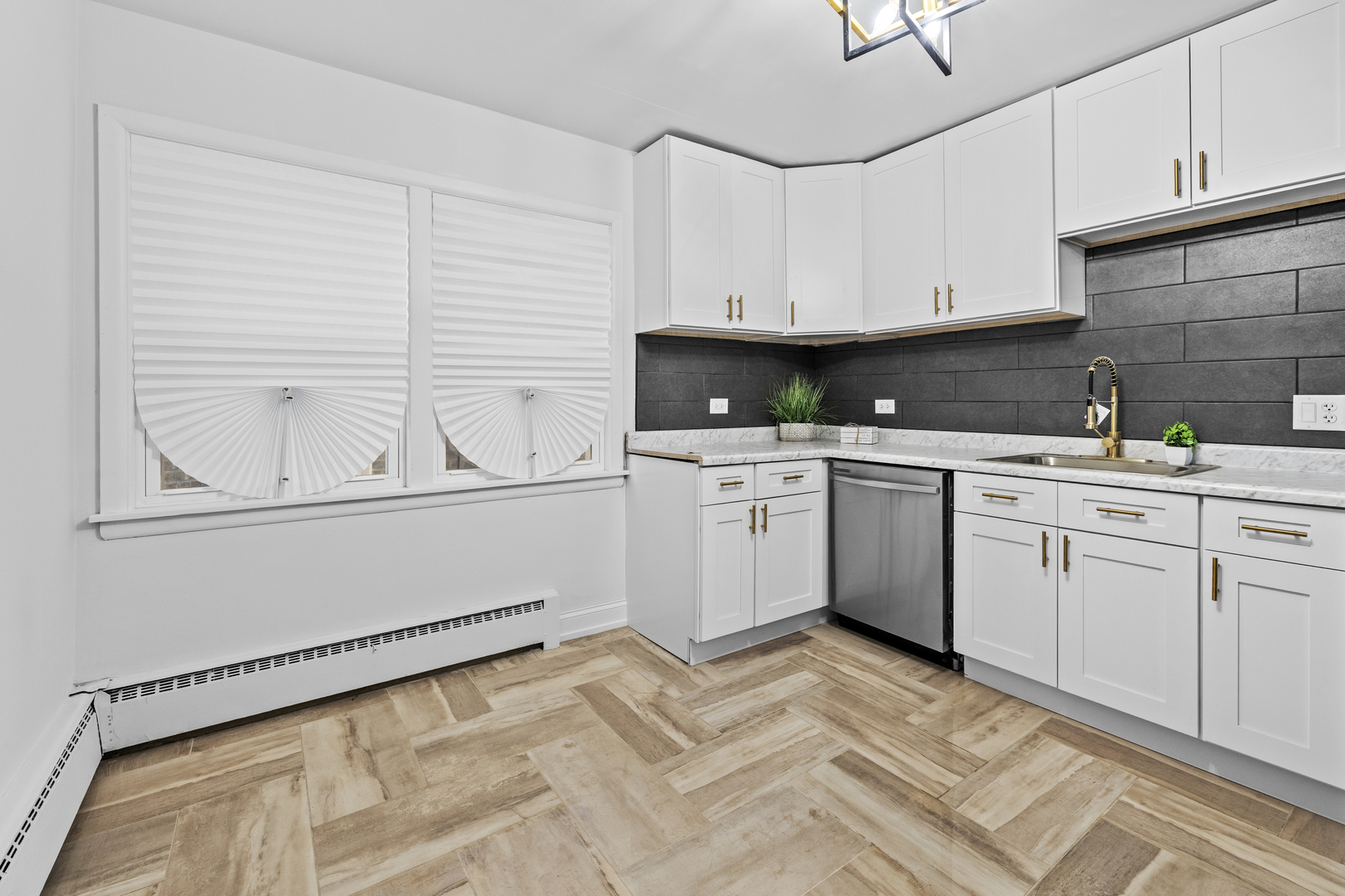 7508 W Devon Avenue, Chicago, IL