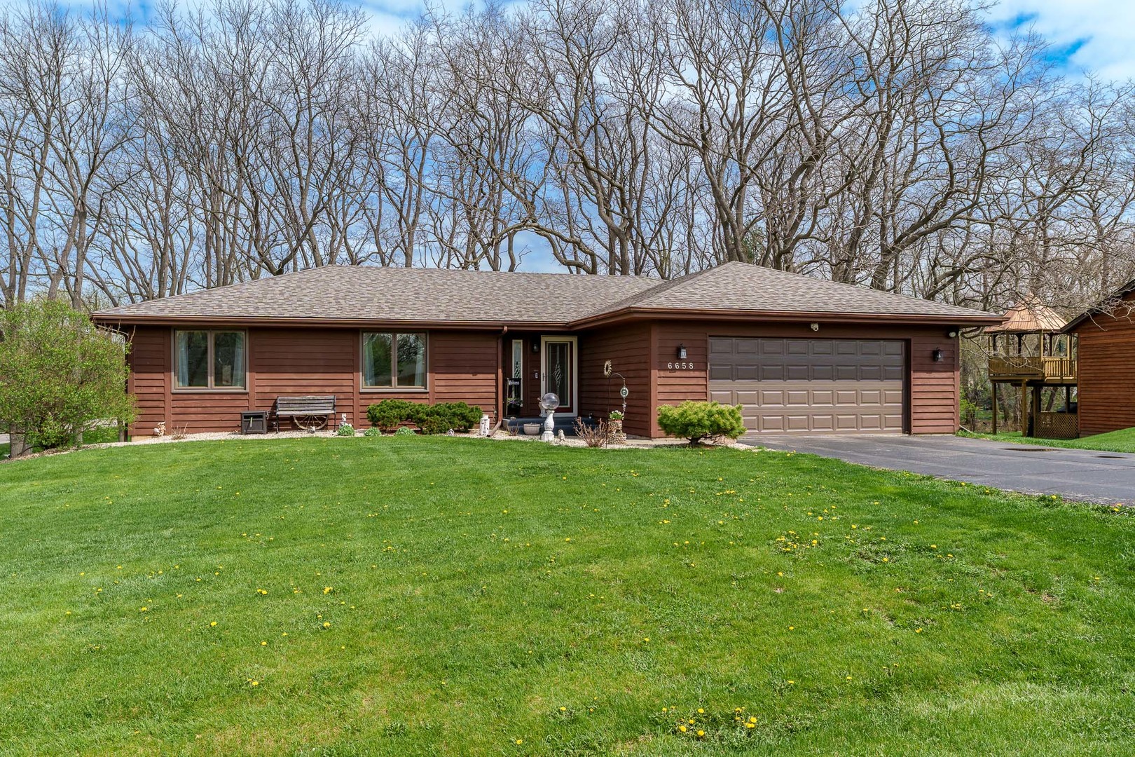 6658 Nestlewood Drive, Roscoe, IL