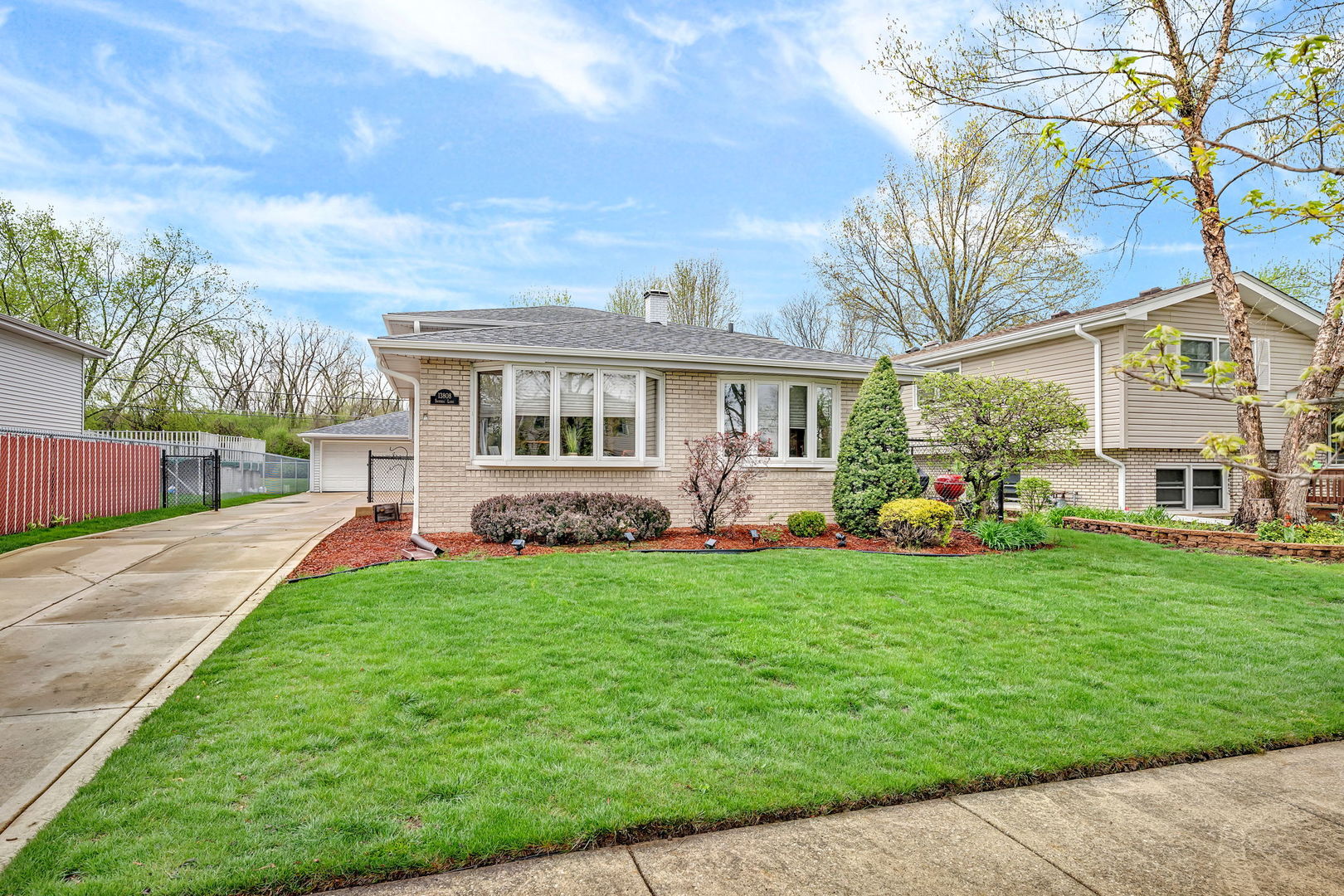 13808 Sandra Lane, Crestwood, IL