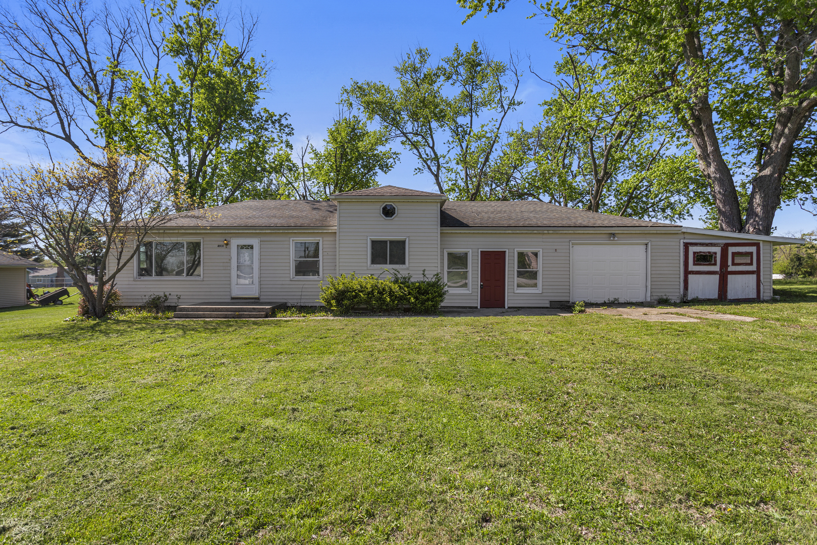 4931 E Glenwood Drive, Decatur, IL
