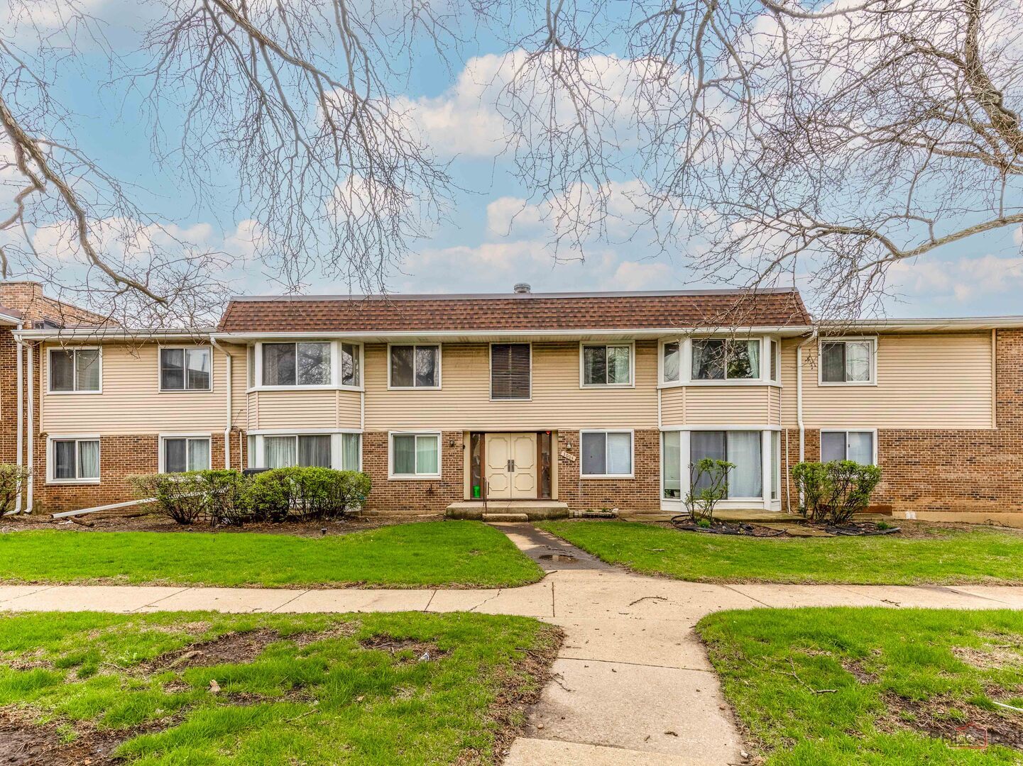 3004 Roberts Drive #8, Woodridge, IL