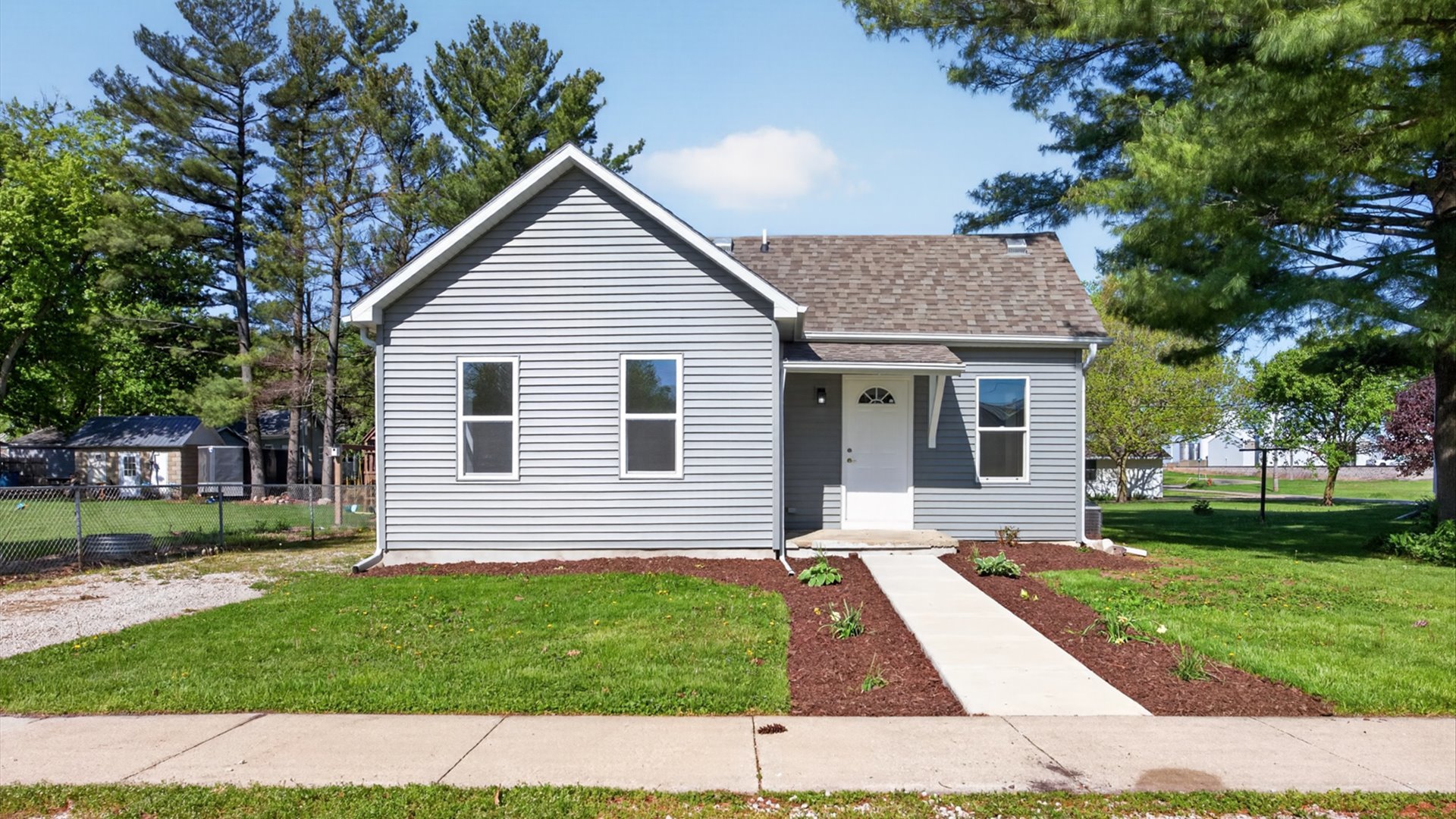 104 S Oak Street, Arrowsmith, IL