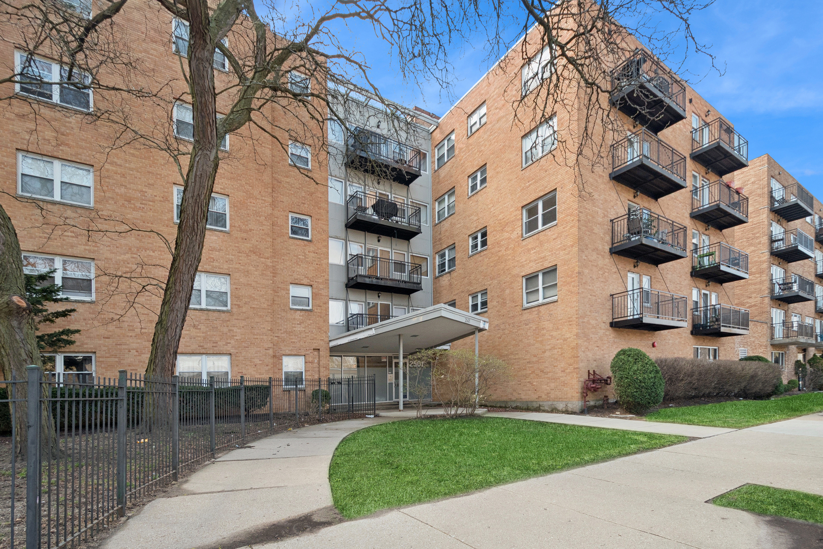 2501 W Bryn Mawr Avenue #305, Chicago, IL